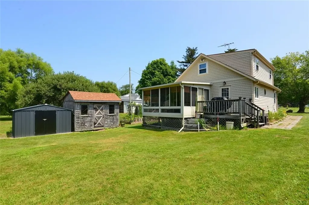 1031 Old Stafford Road Tiverton RI 02878