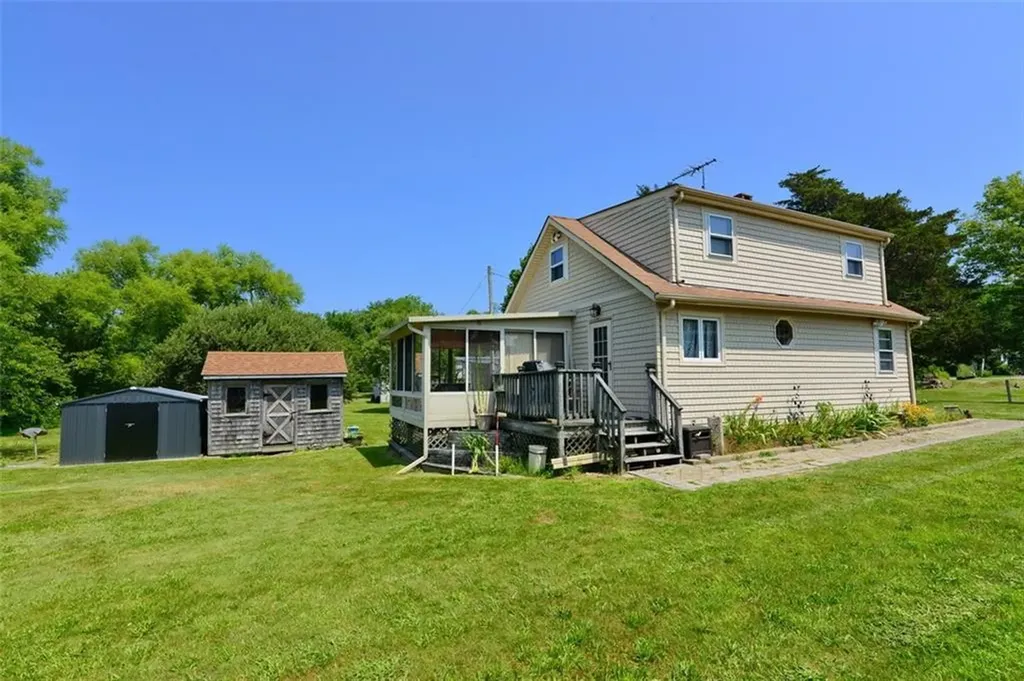 1031 Old Stafford Road Tiverton RI 02878