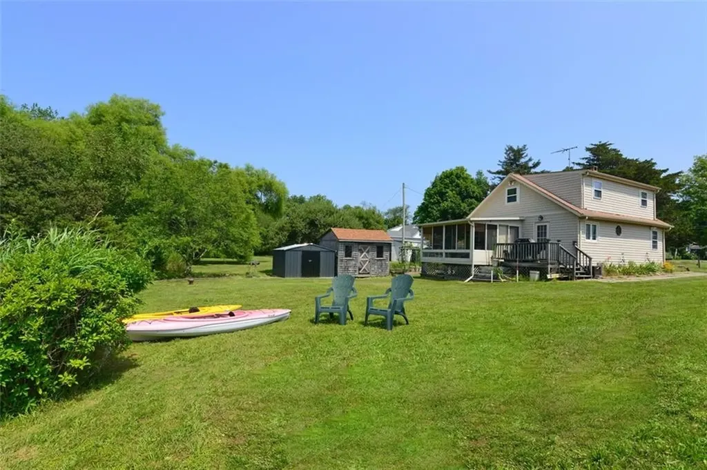 1031 Old Stafford Road Tiverton RI 02878
