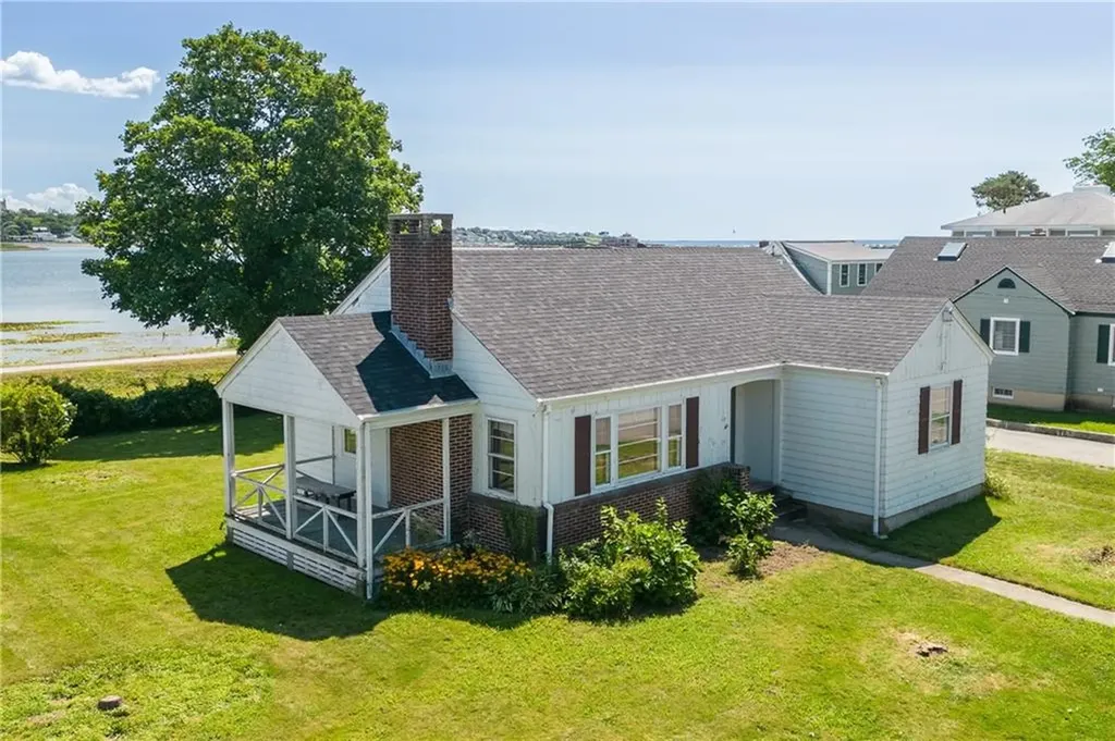 110 Eustis Avenue Newport RI 02840