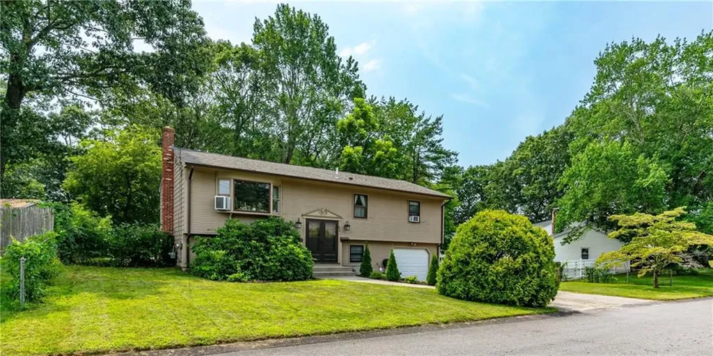 52 Stillwater Drive Warwick RI 02889