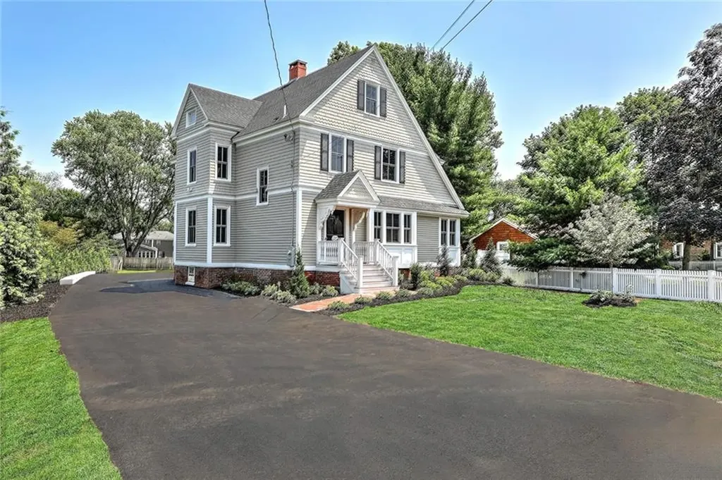 72 Rumstick Road Barrington RI 02806