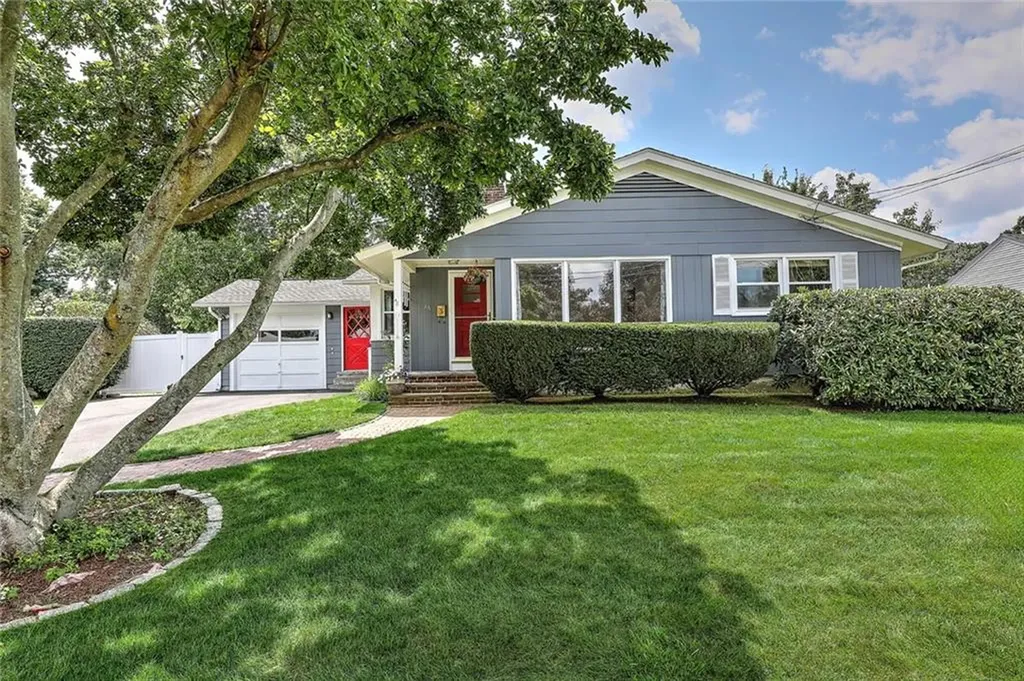 46 Cliffside Drive Cranston RI 02920