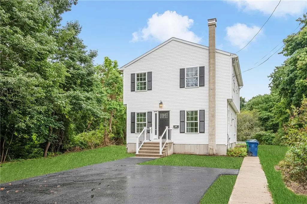 83 Maywood Avenue Warwick RI 02889