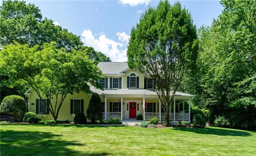 236 Woodridge Drive North Kingstown RI 02874