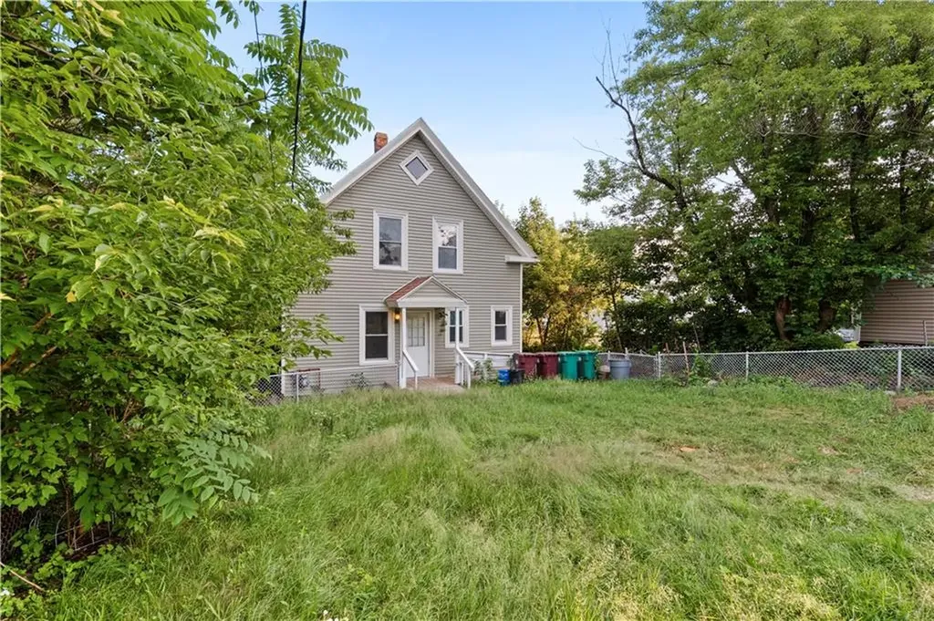 569 Robinson Street Woonsocket RI 02895