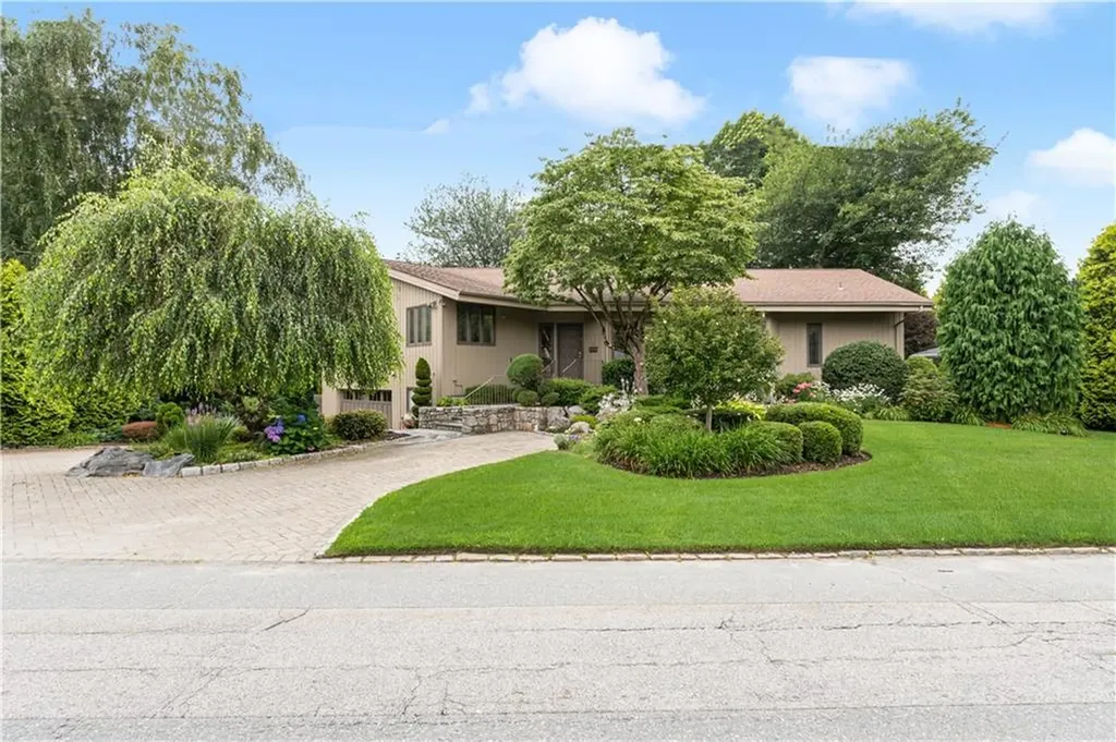 225 Meshanticut Valley Parkway Cranston RI 02920