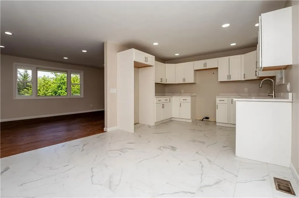 24 Bismark Avenue Tiverton RI 02878