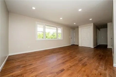 24 Bismark Avenue Tiverton RI 02878