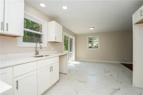 24 Bismark Avenue Tiverton RI 02878