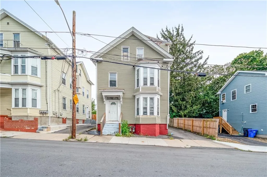 9 Erastus Street Providence RI 02909