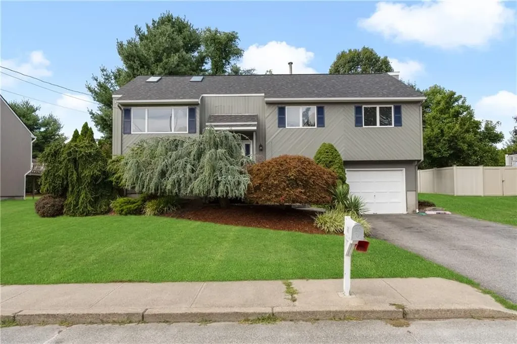 66 Valley View Drive Cranston RI 02921