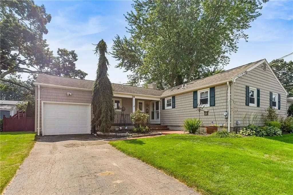 28 Gillooly Drive Warwick RI 02888