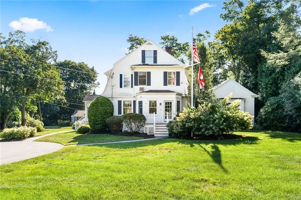 10 Mathewson Lane Barrington RI 02806
