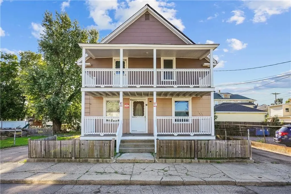 27 Heroux Avenue Woonsocket RI 02895
