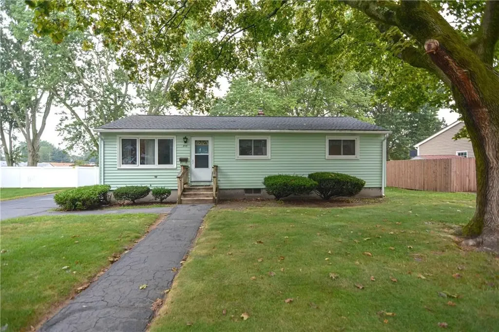 206 Asylum Road Warwick RI 02886