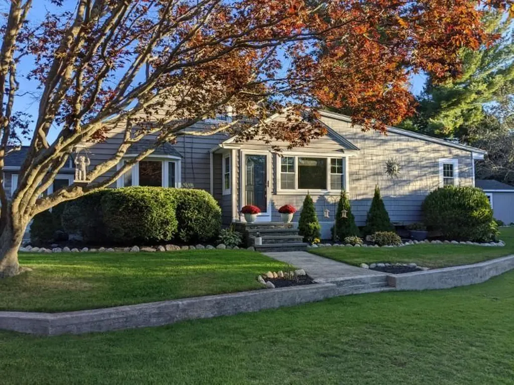 10 Orchard Valley Drive Cranston RI 02921