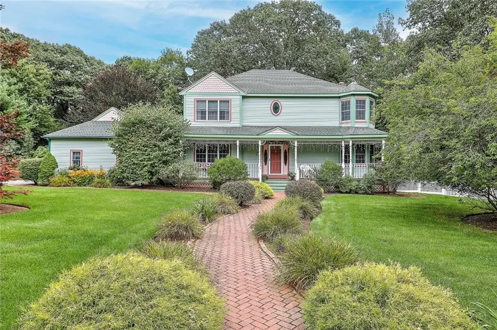 12 Wingate Road Lincoln RI 02865