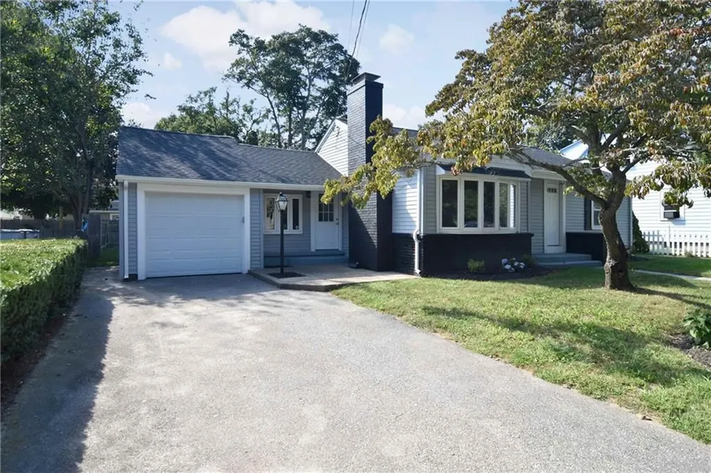 35 Bowen Briggs Avenue Warwick RI 02886