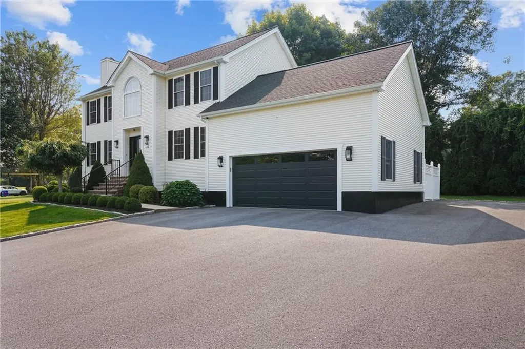 15 Sherwood Road Portsmouth RI 02871