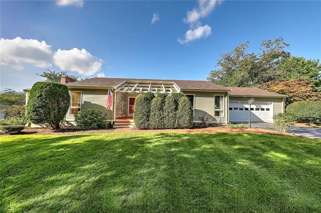 25 Tobin Lane Bristol RI 02809