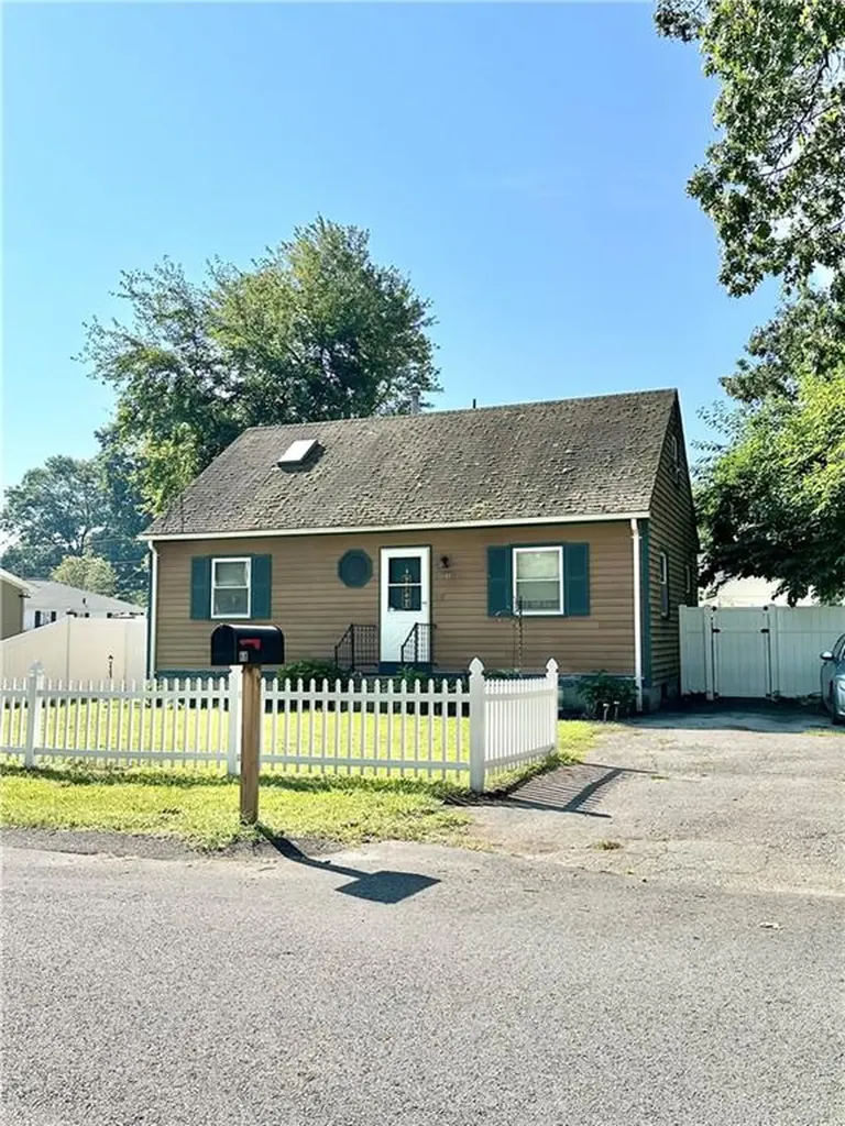 68 Pinehurst Avenue Warwick RI 02889