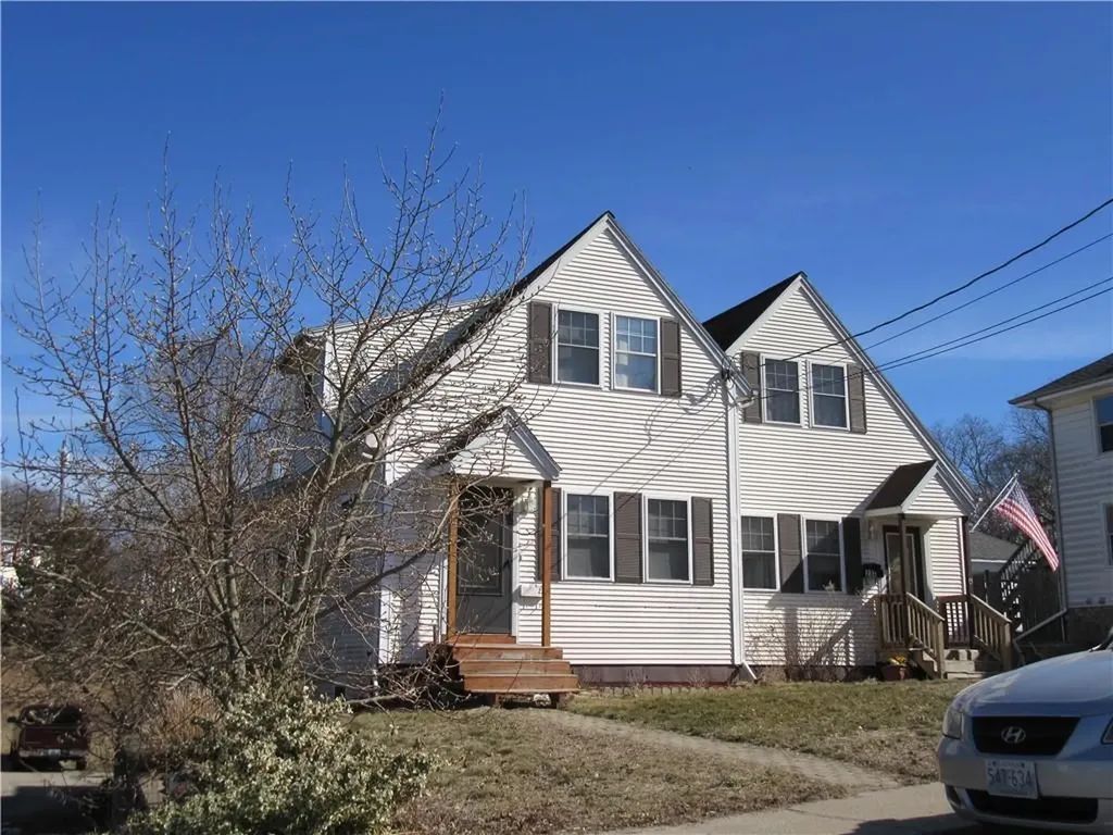 23 Pond Street Westerly RI 02891