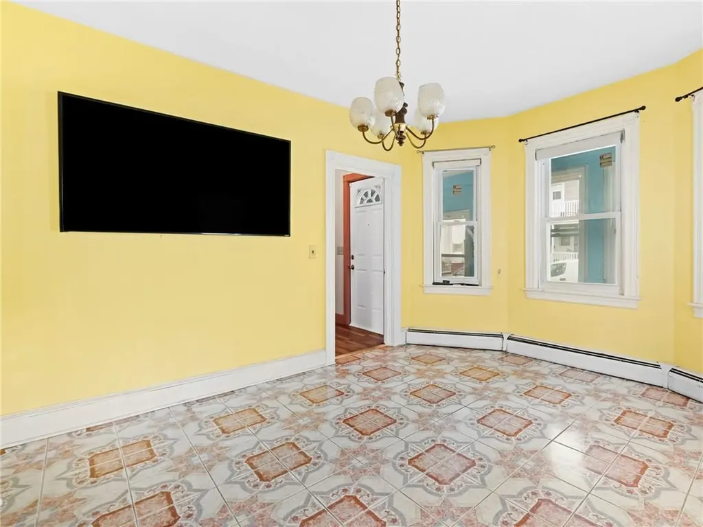 204 Roosevelt Street Providence RI 02909