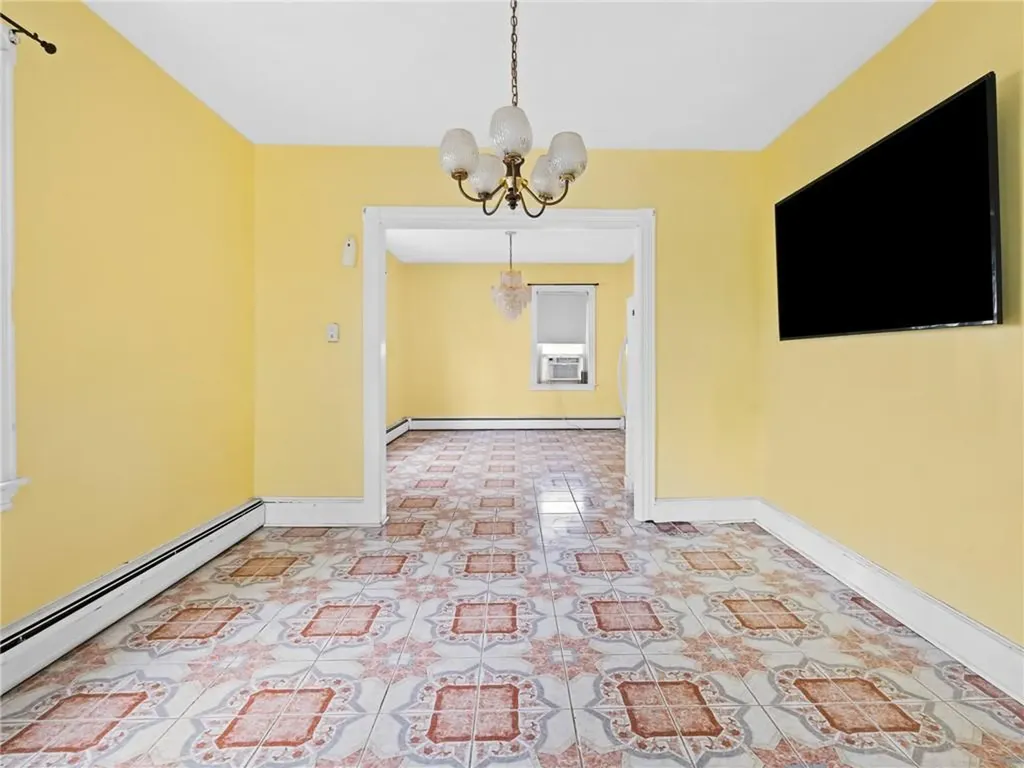 204 Roosevelt Street Providence RI 02909