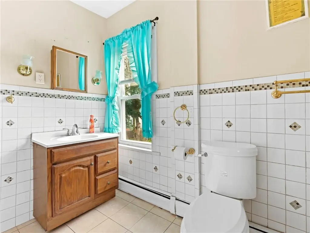 204 Roosevelt Street Providence RI 02909