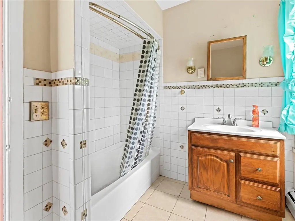 204 Roosevelt Street Providence RI 02909