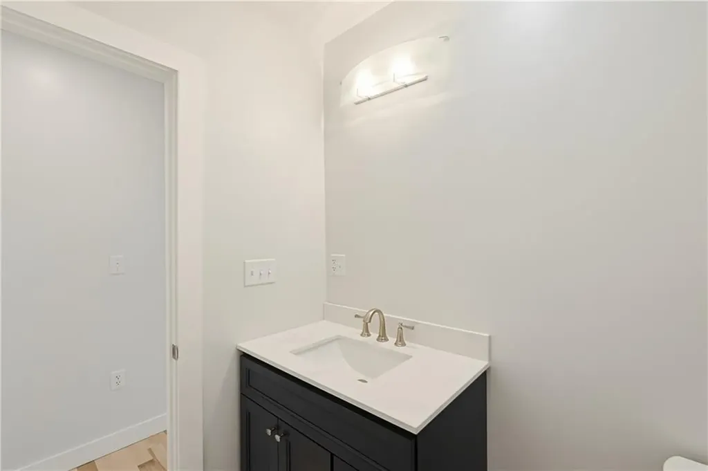 33 Jefferson Avenue East Providence RI 02915