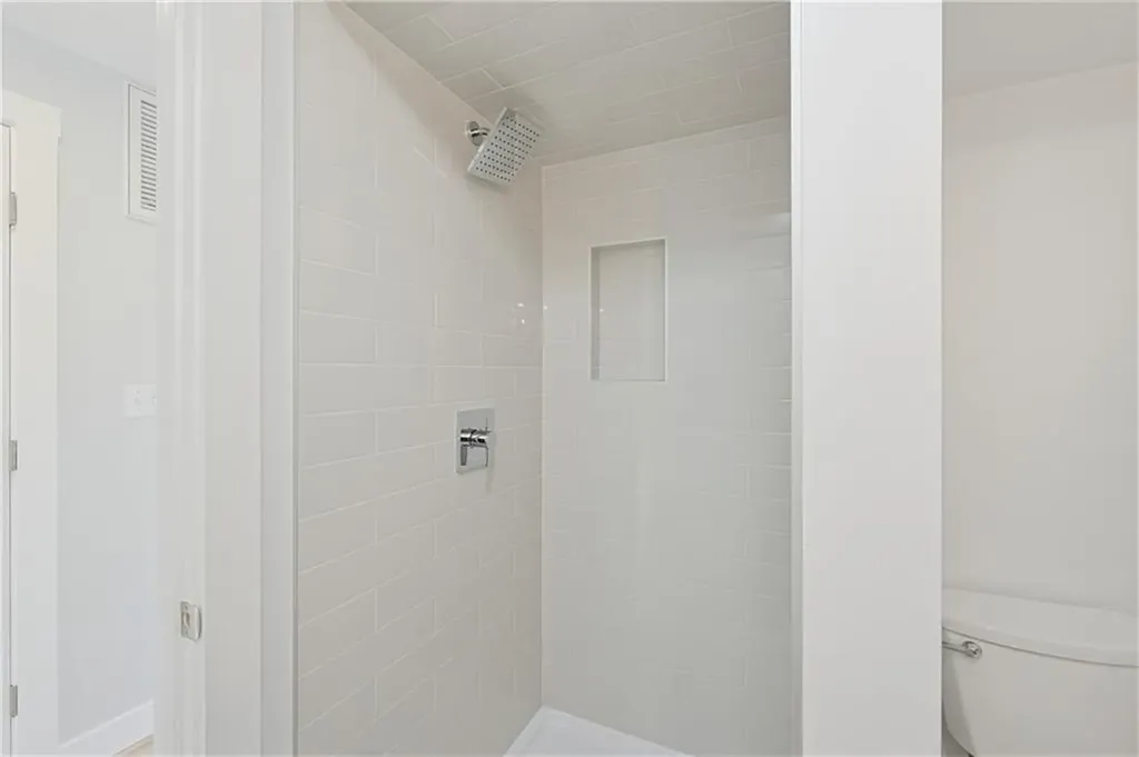 33 Jefferson Avenue East Providence RI 02915