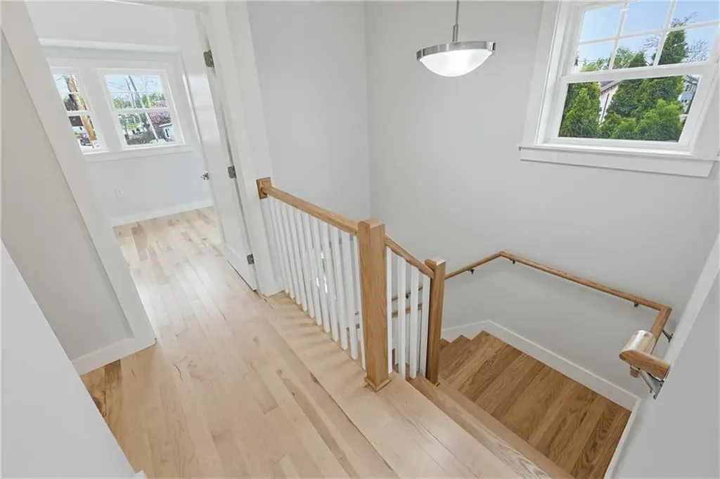 33 Jefferson Avenue East Providence RI 02915