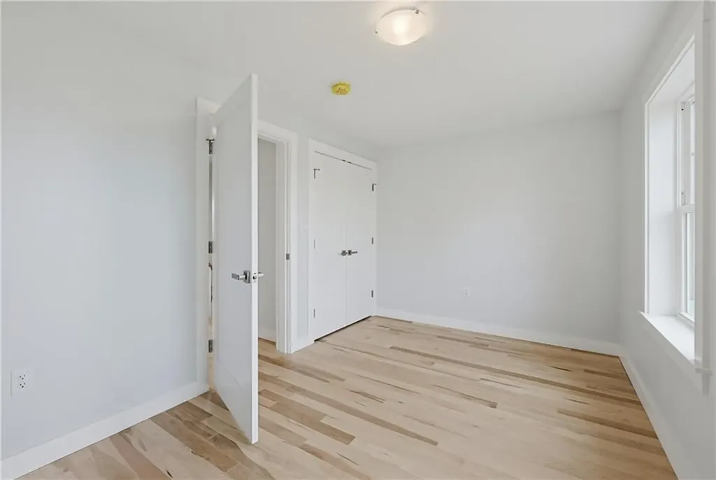 33 Jefferson Avenue East Providence RI 02915