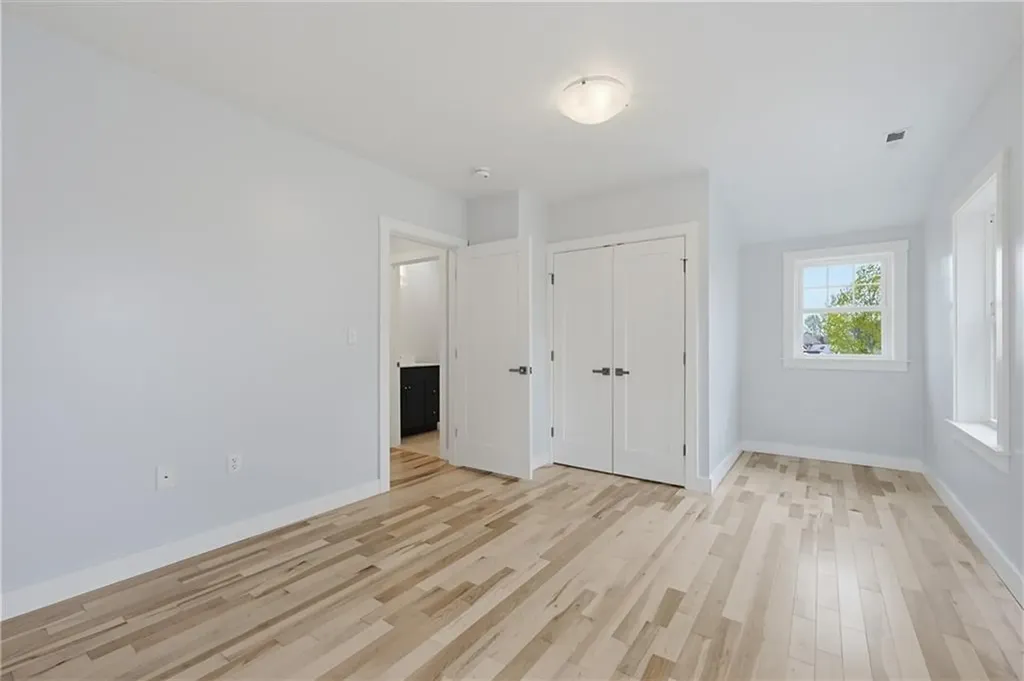 33 Jefferson Avenue East Providence RI 02915