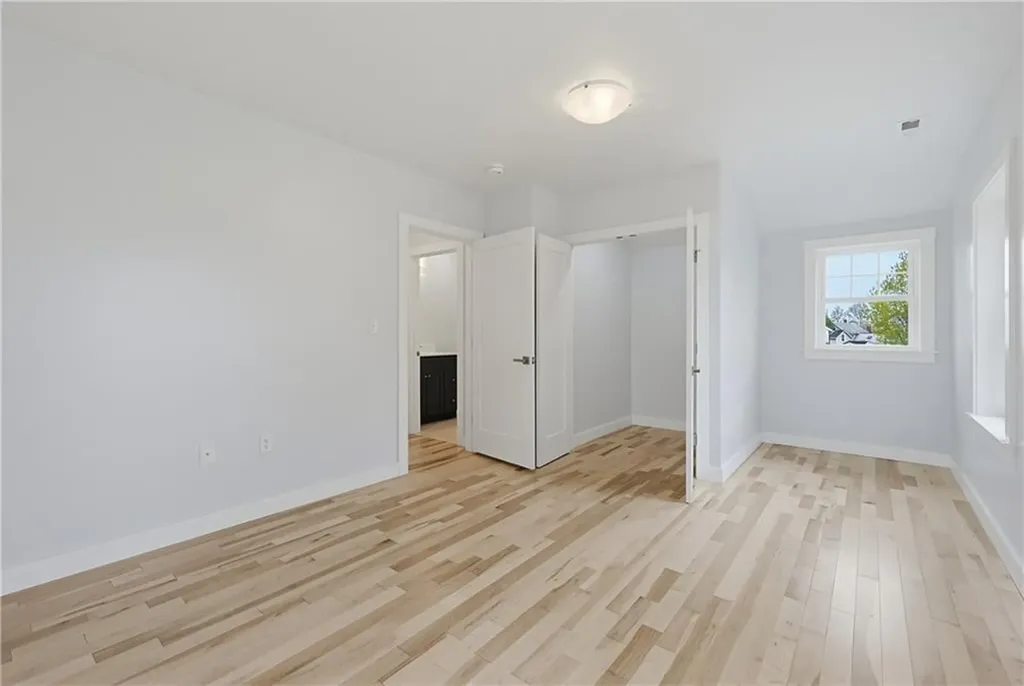 33 Jefferson Avenue East Providence RI 02915