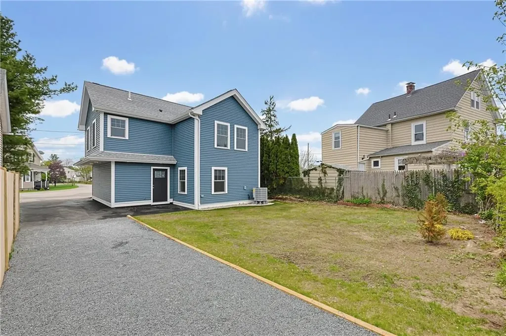 33 Jefferson Avenue East Providence RI 02915
