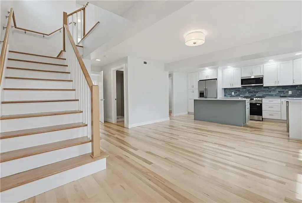 33 Jefferson Avenue East Providence RI 02915