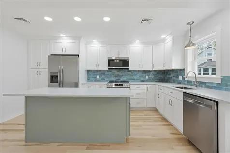 33 Jefferson Avenue East Providence RI 02915