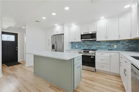 33 Jefferson Avenue East Providence RI 02915