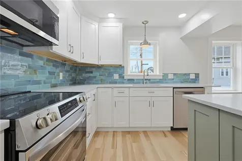 33 Jefferson Avenue East Providence RI 02915