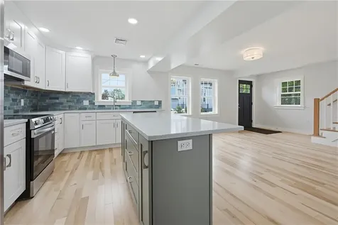 33 Jefferson Avenue East Providence RI 02915