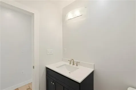 33 Jefferson Avenue East Providence RI 02915