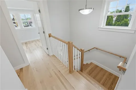 33 Jefferson Avenue East Providence RI 02915