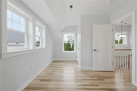 33 Jefferson Avenue East Providence RI 02915