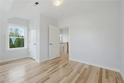 33 Jefferson Avenue East Providence RI 02915