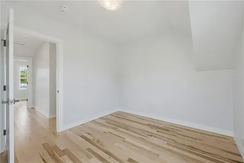 33 Jefferson Avenue East Providence RI 02915