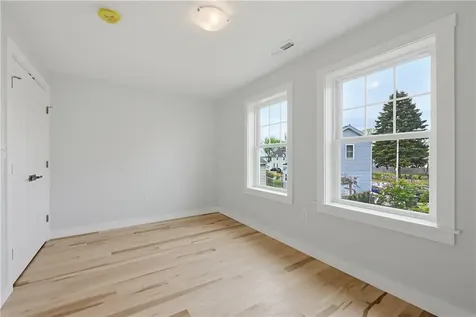 33 Jefferson Avenue East Providence RI 02915