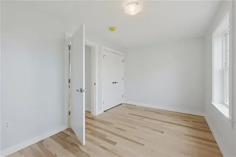 33 Jefferson Avenue East Providence RI 02915